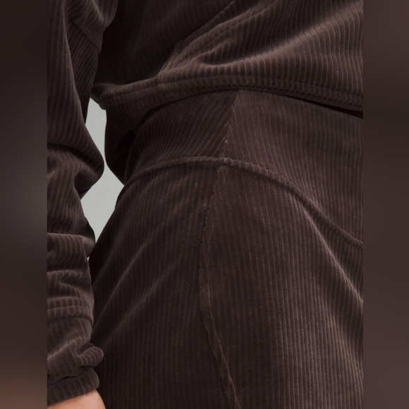 LULULEMON Scuba Mid-Rise Mini Skirt Velvet Cord Espresso. Size 2 NWT - Picture 3 of 5